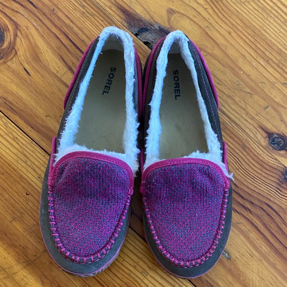 Sorel shearling lined loafer style slippers womens size 8